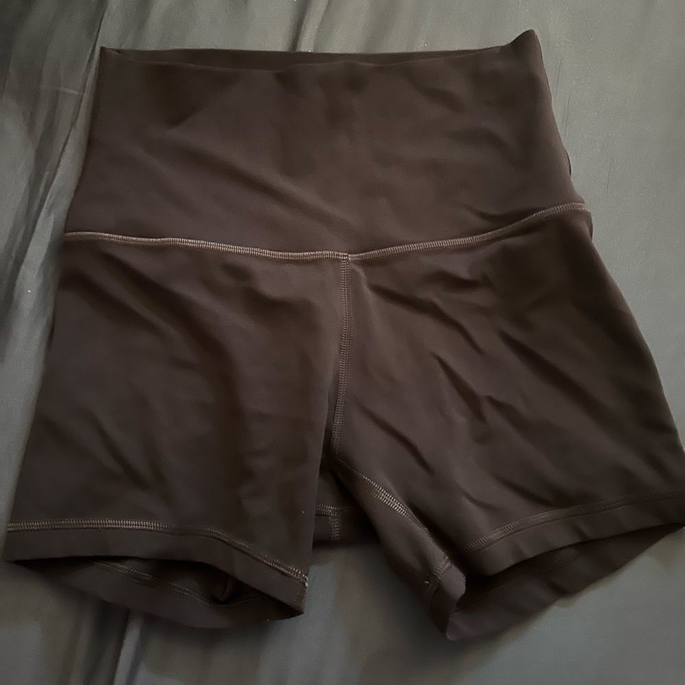 LULULEMON high rise align shorts (dark brown)